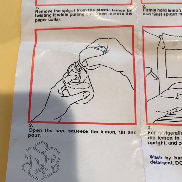 2 Vintage Lemon Squeezer’s - Picture 15 of 16